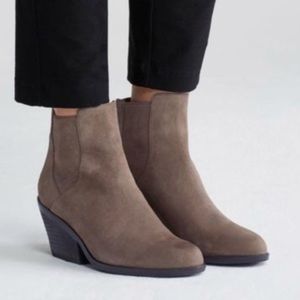 Eileen Fisher Peer-Su Suede Ankle Booties Size 7 - image 1